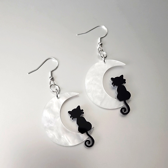 Black Cat Acrylic White Moon Accented with Black decorative Jump Rings - Picture 1 of 6